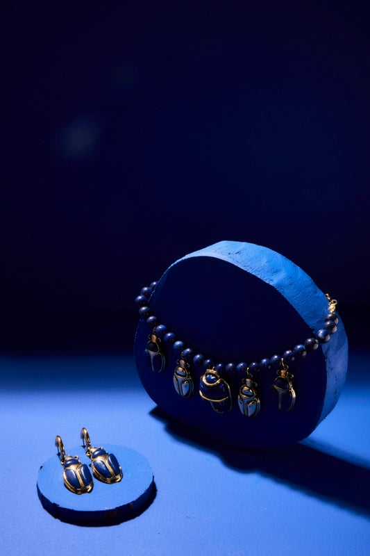 Colar Curto Cinco Escaravelhos