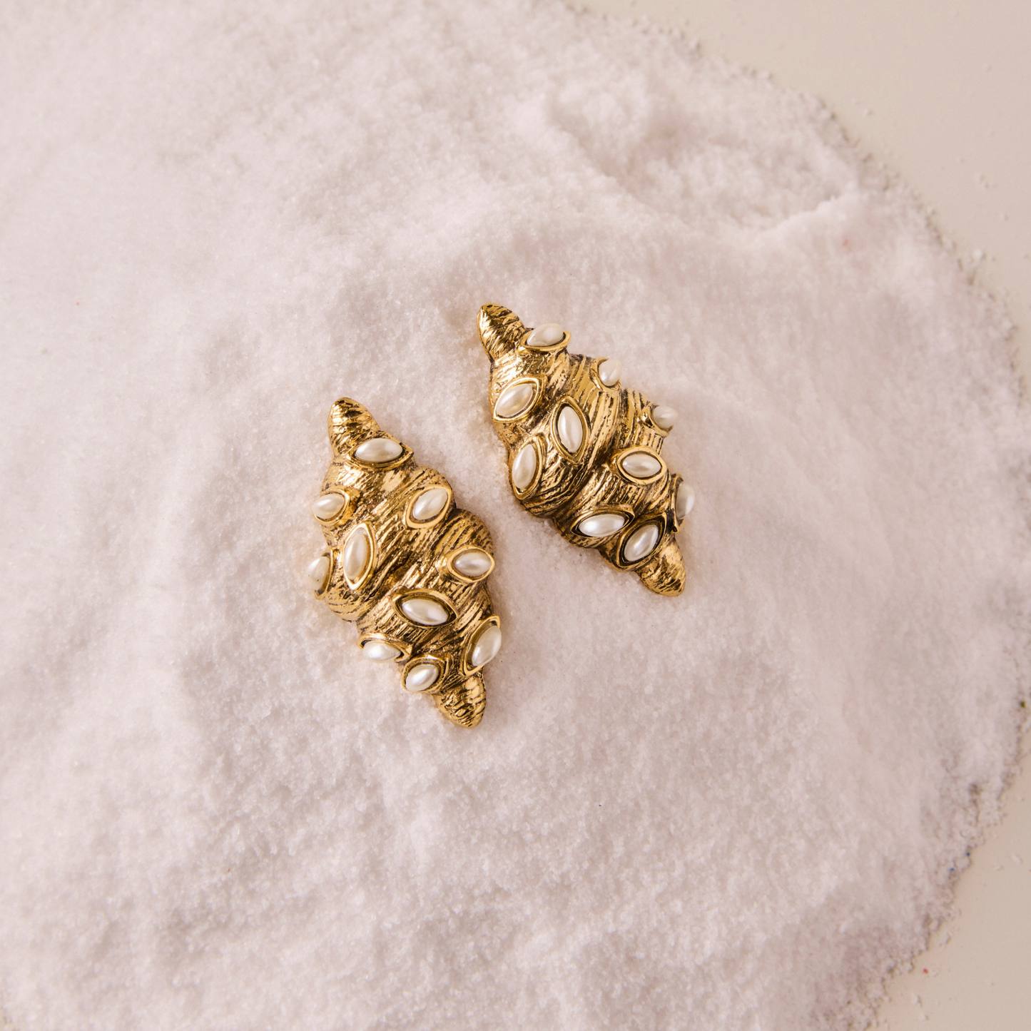 Brinco Pastilha Caracol Pérola