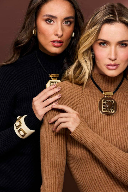 Colar Placa Resina Terra