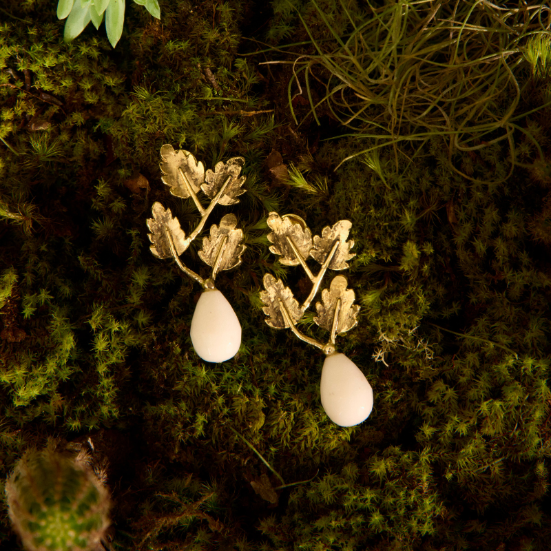 Brinco Galho Folhas Pedras Naturais