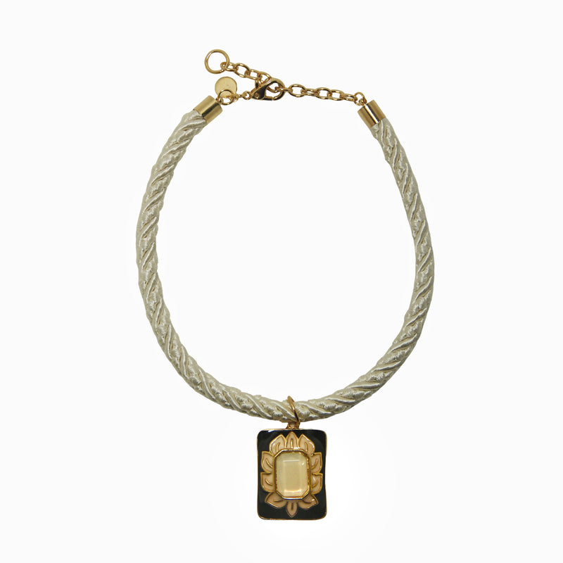 Colar Cordão Flores Esmalte